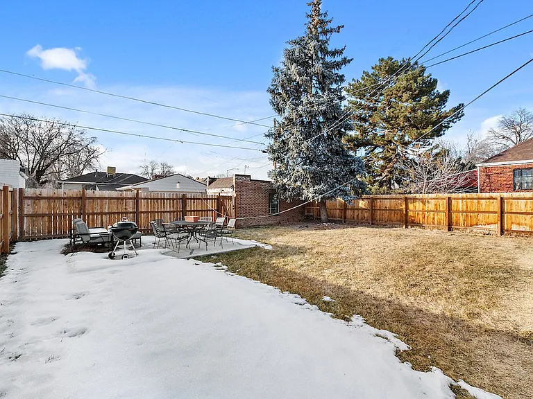 3085 N Clermont St — Photo 29