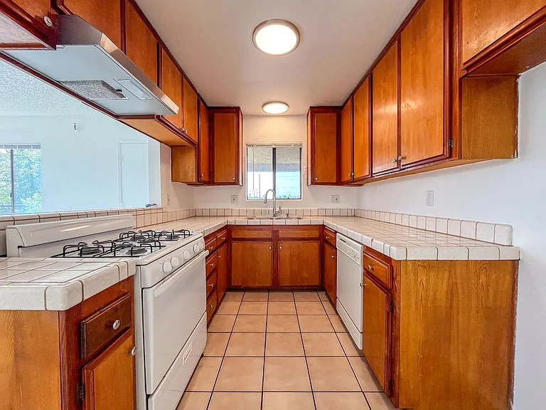 11943 Grevillea Ave — Photo 7