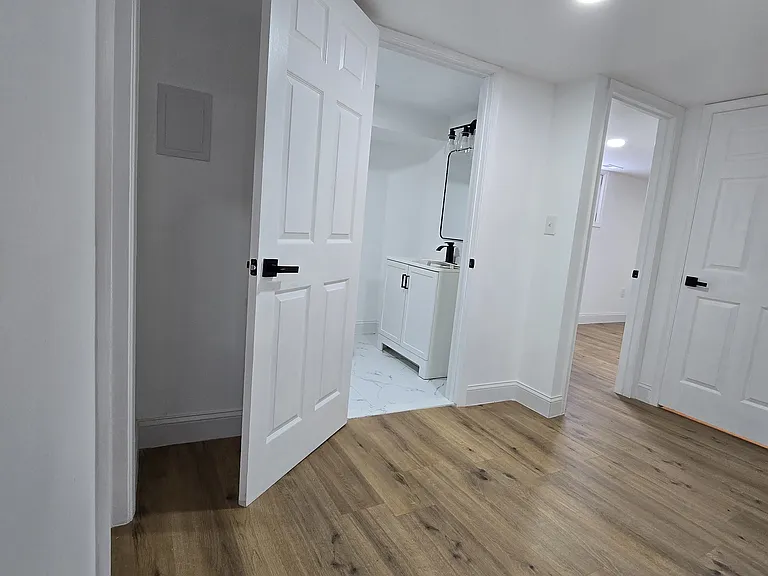 2515 Creighton Ave — Photo 13