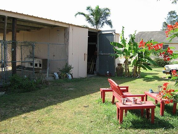2 STALL GARAGE W/WASHER AND DRYER
