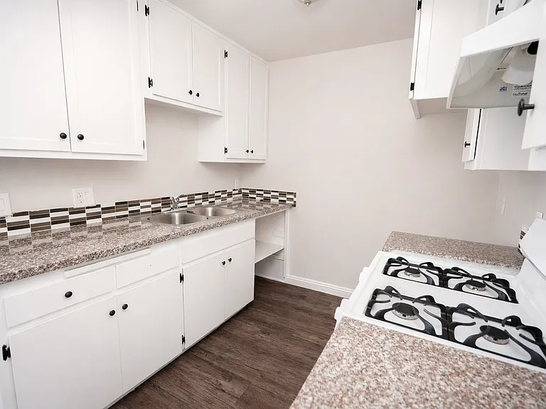 4571 N Figueroa St #21 — Photo 3