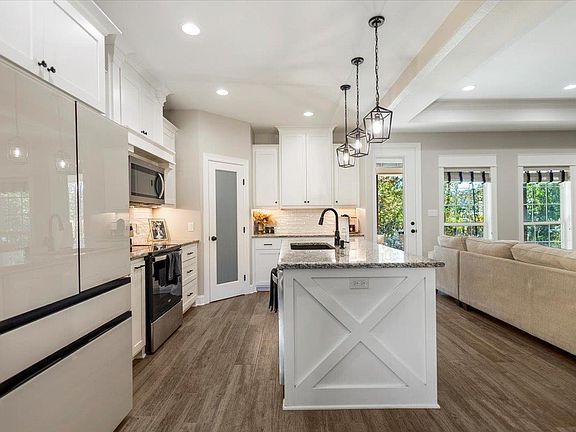 3rd image of 497 Willow Creek Ranch Rd