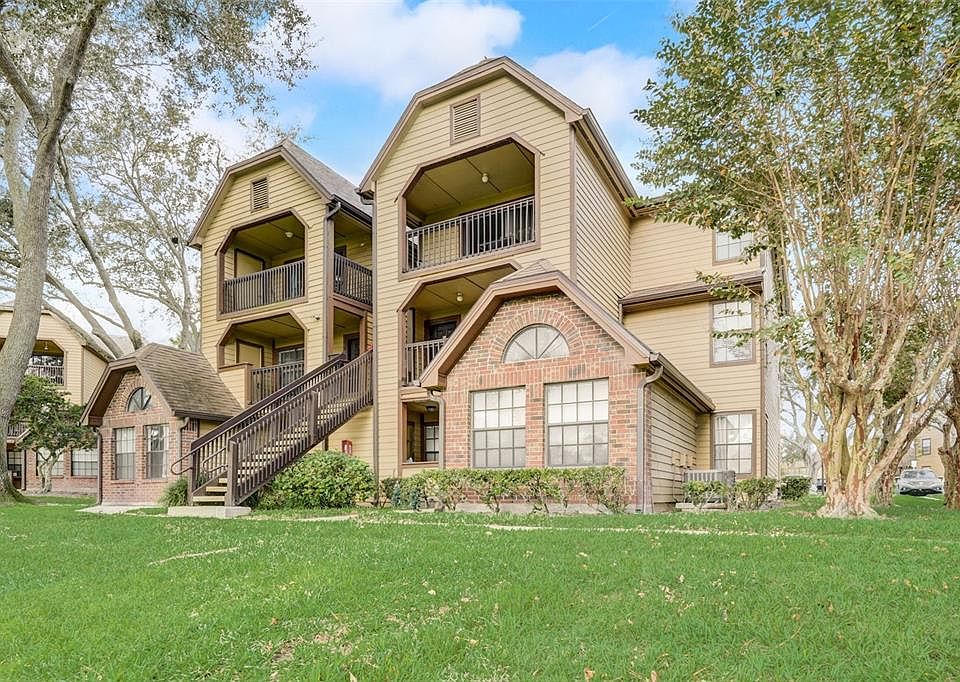 Lakewood Park Condominiums 315 Lakepointe Dr Altamonte Springs, FL