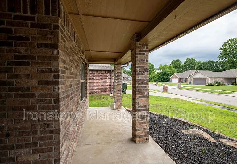 120 W Dogwood St — Photo 2