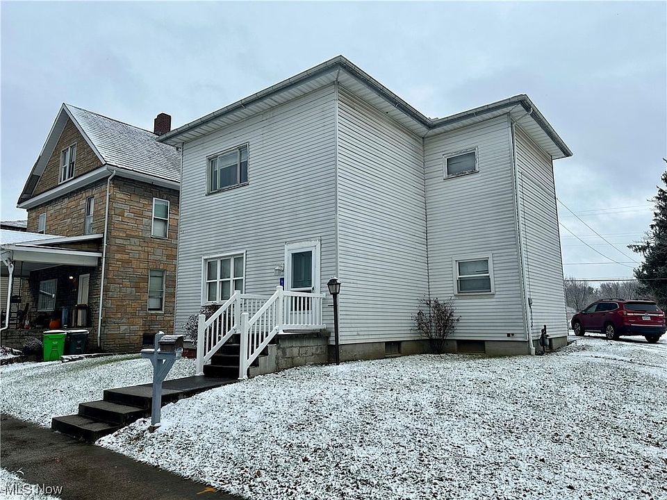 1st image of 617 W 1st St