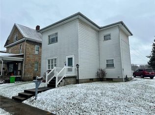 617 W 1st St, Uhrichsville, OH 44683
