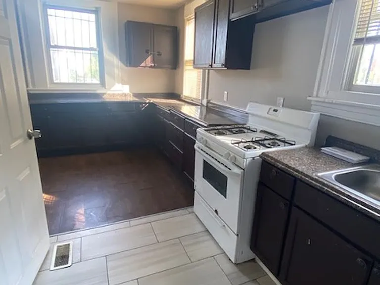 3905 W Forest Park Ave — Photo 3