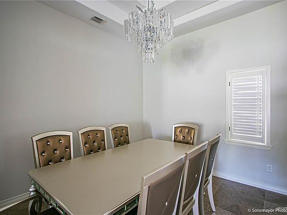 4th image of 130 W Gardenia Ave