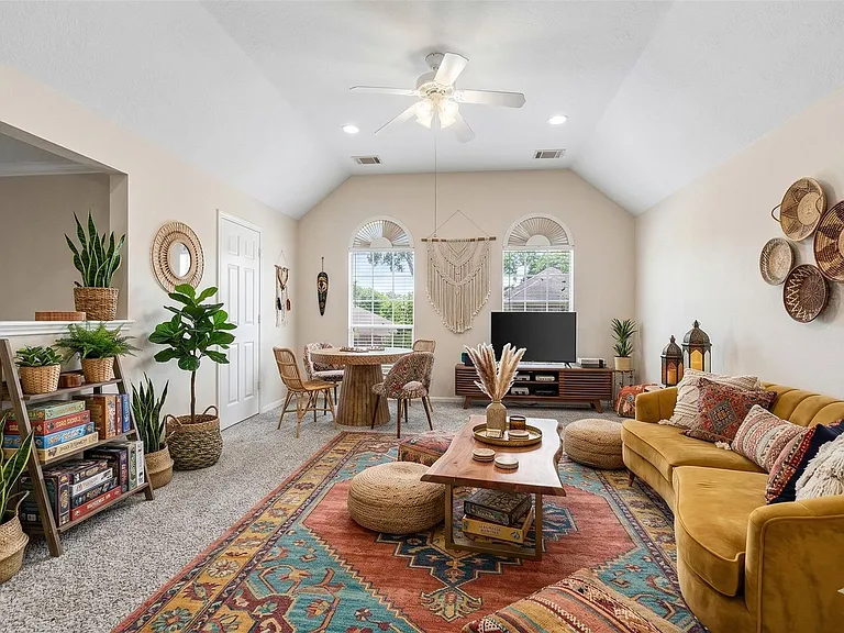 7902 Feather Springs Dr — Photo 27