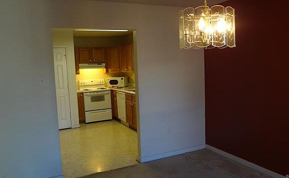 4th image of 113 E 17th St