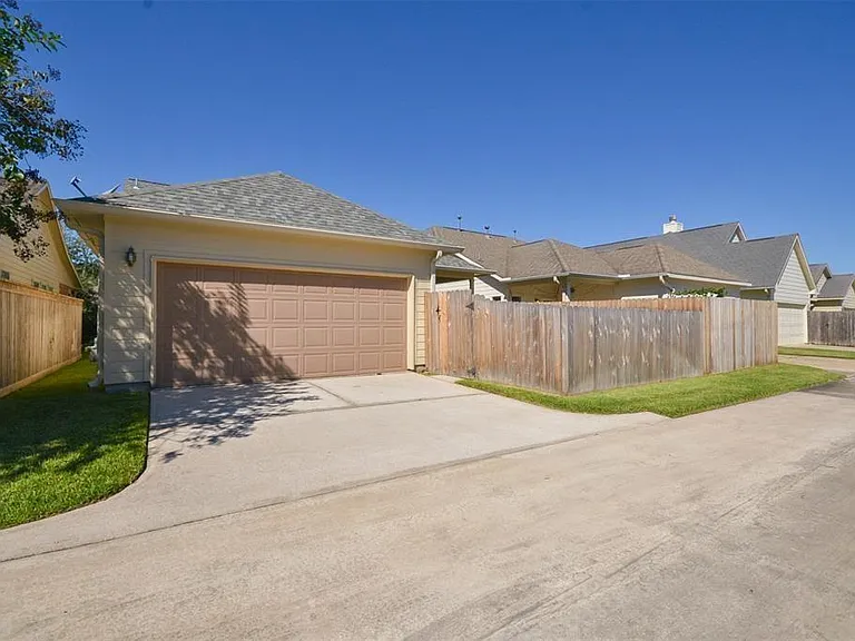 17210 Mitchell Pass Ln — Photo 24