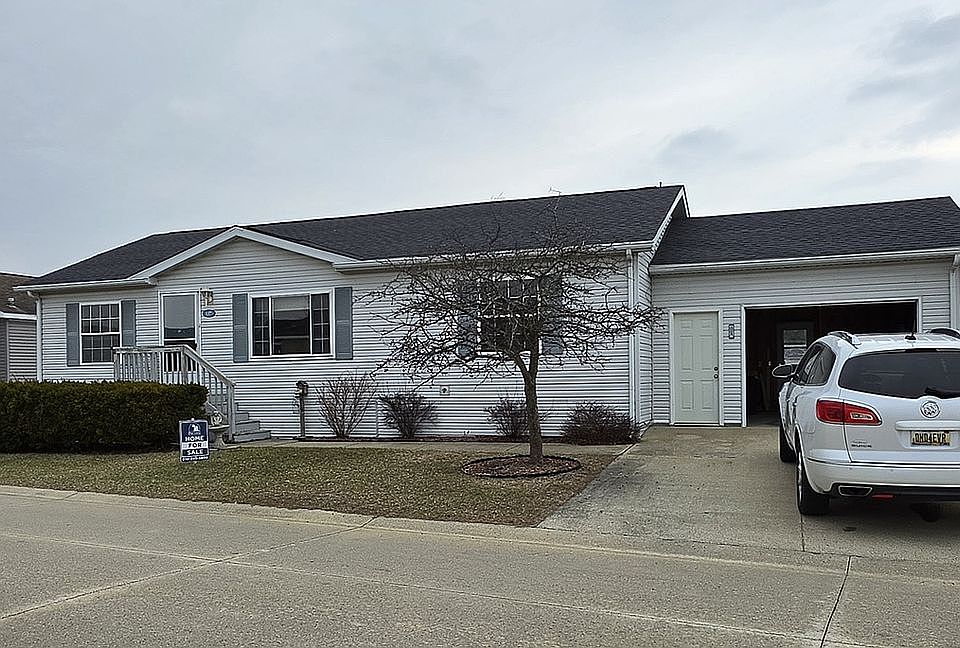 137 Pine Lakes Drive W
