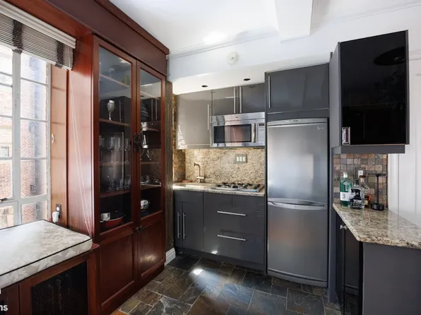 140 East 40th Street 9H image 2 of 8
