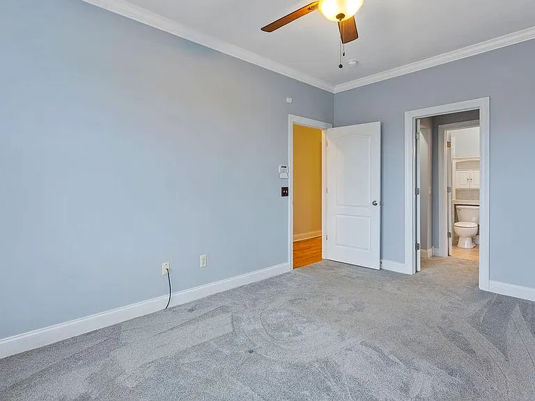 523 E 18th St — Photo 13