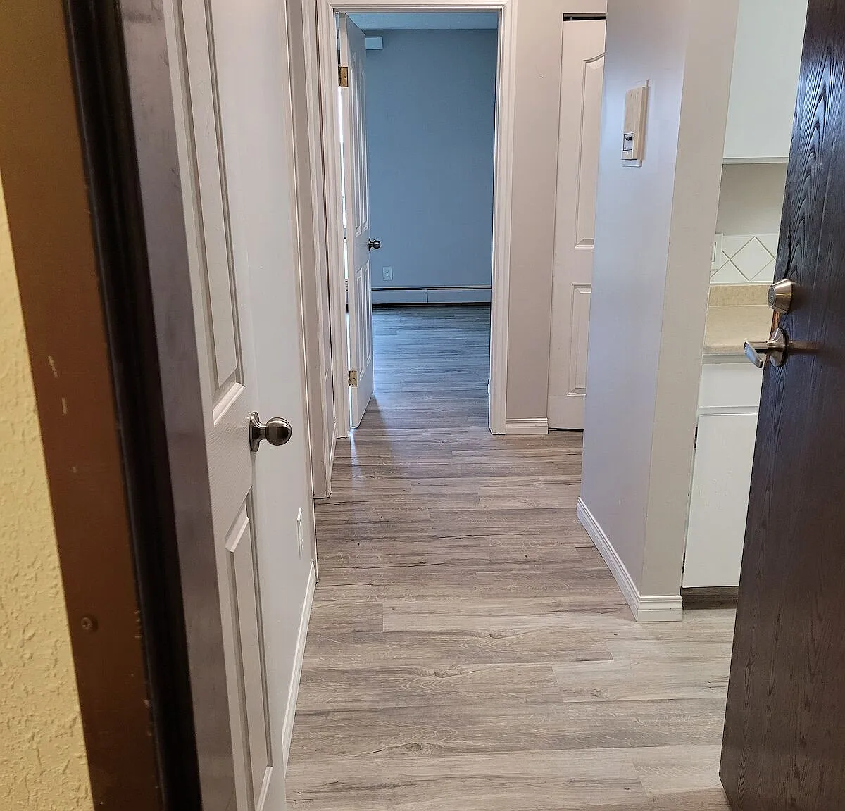 333 43 Avenue West — Photo 3