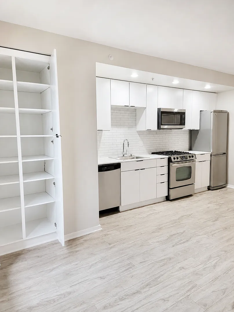 Beautifully Updated Seattle Studio Condo @ the Highly Desirable Parc-Belltown Community! — Photo 3