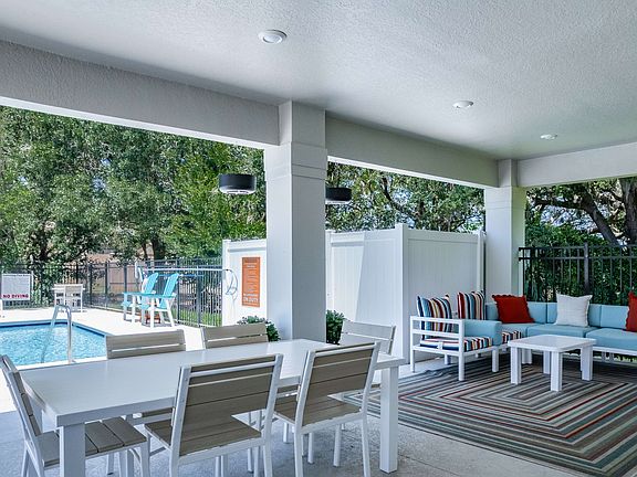 Pool Lounge