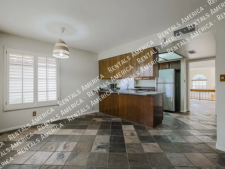 2160 S Catarina — Photo 16