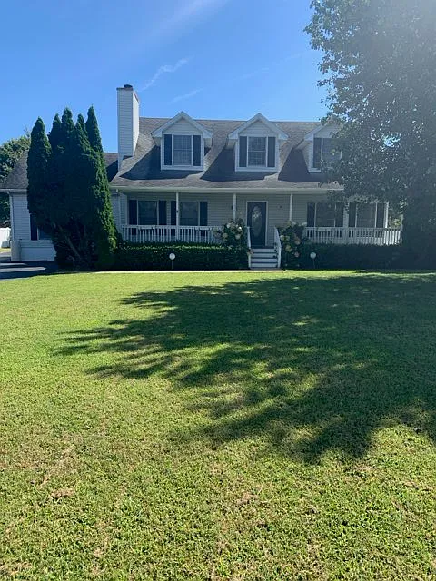 4 bed, 2600 sqft, $2,400 — Photo 1