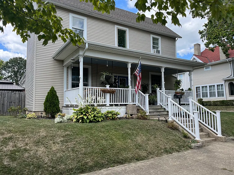 432 E East St — Photo 1