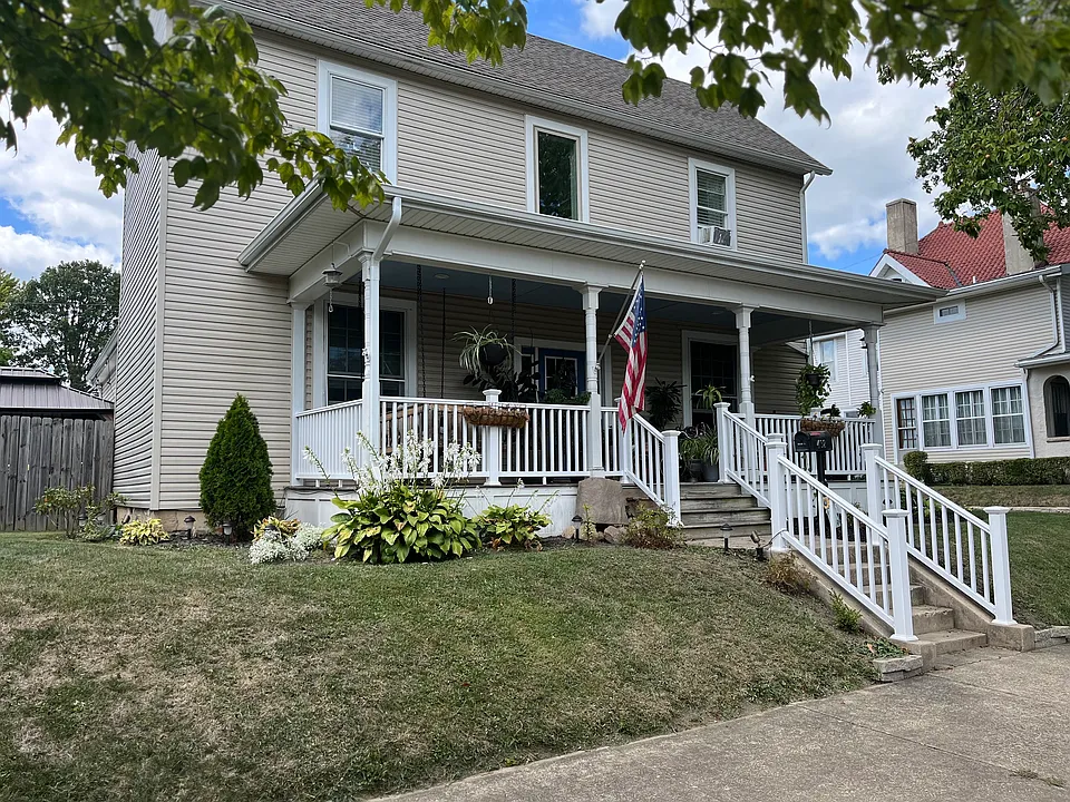 432 E East St