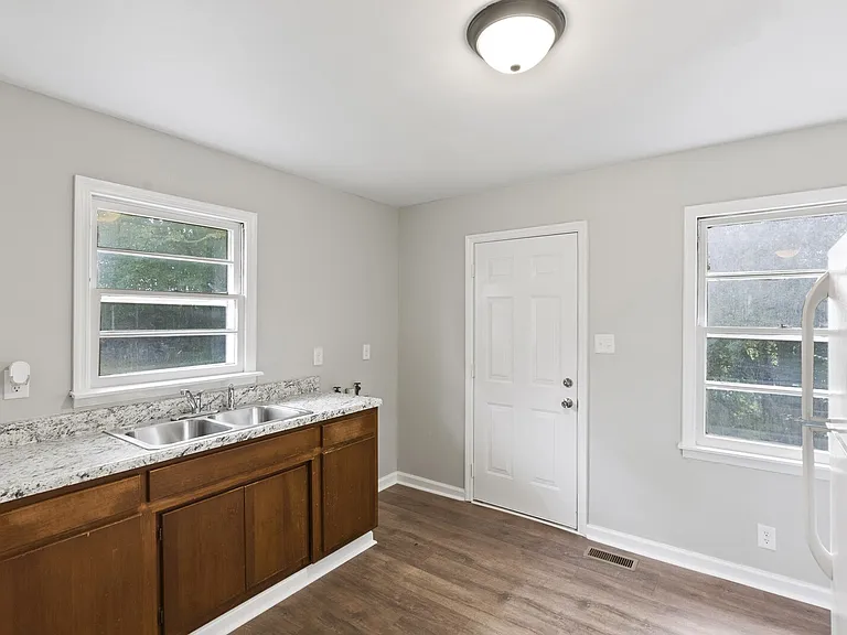 1004 S Mabel St — Photo 7