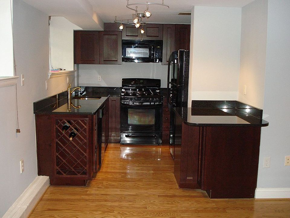 High end kitchen and breakfast bar