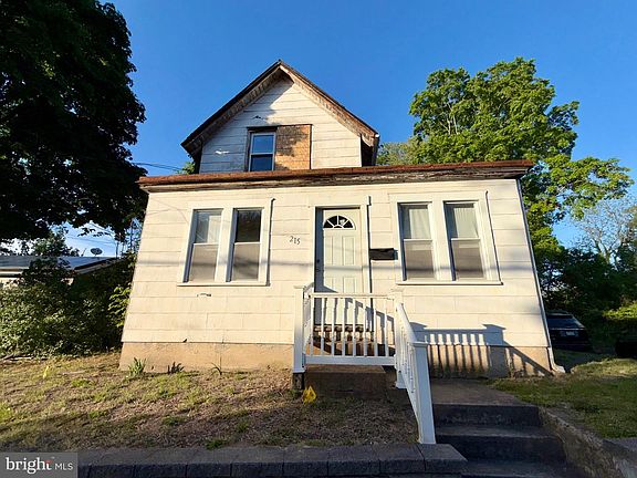 3rd image of 215 Berlin Rd