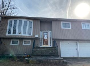 3020 Bayport Ct, Wantagh, NY 11793