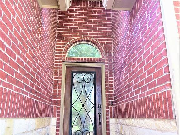 4th image of 18911 Cove Mill Ln