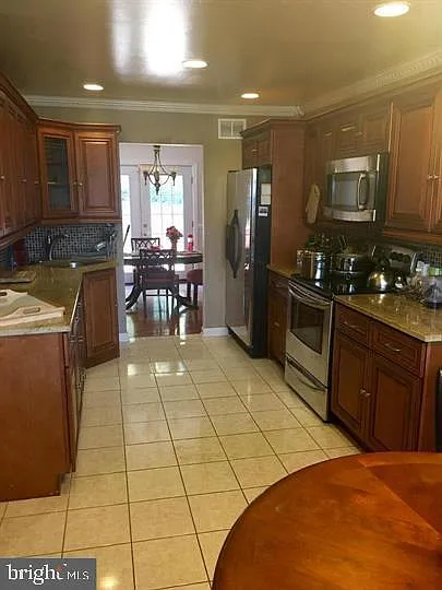 4 bed, 3.0 bath, 2341 sqft, $2,995 — Photo 2