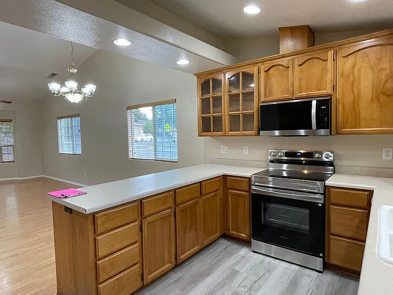 476 Teakwood Dr — Photo 10