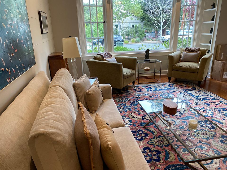 Living room (furnished)