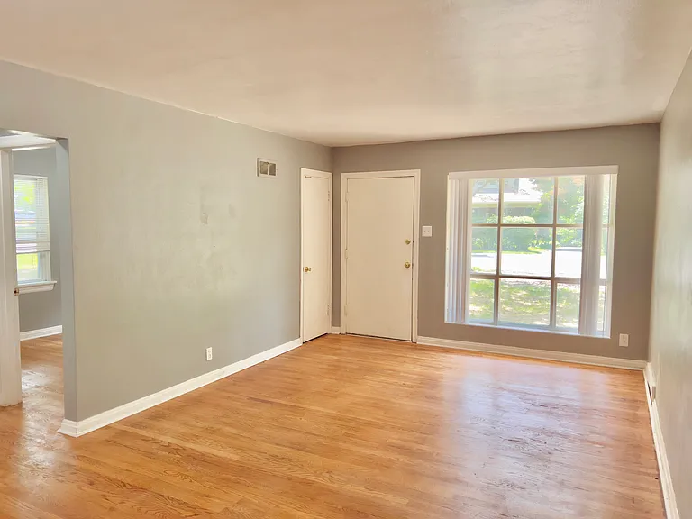 410 N Elizabeth Ave — Photo 5