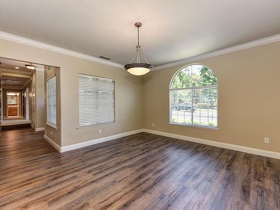 5th image of 139 Darrington Dr