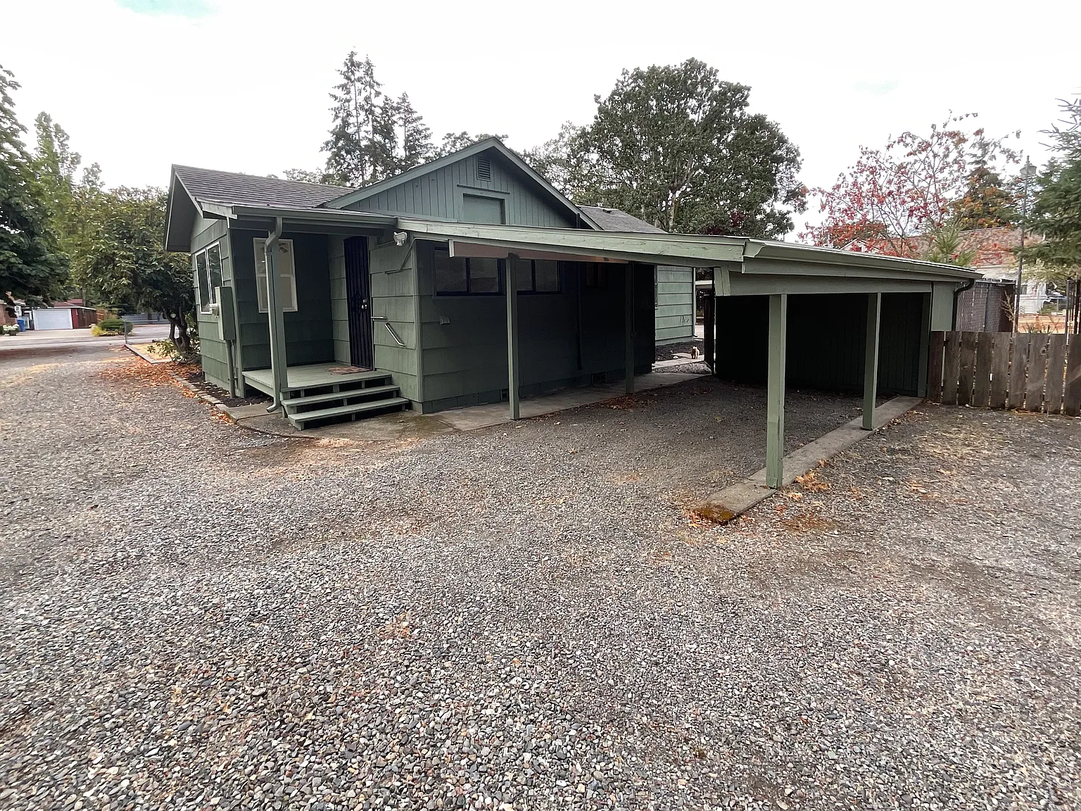 3 bed, 2368 sqft, $3,450 — Photo 3