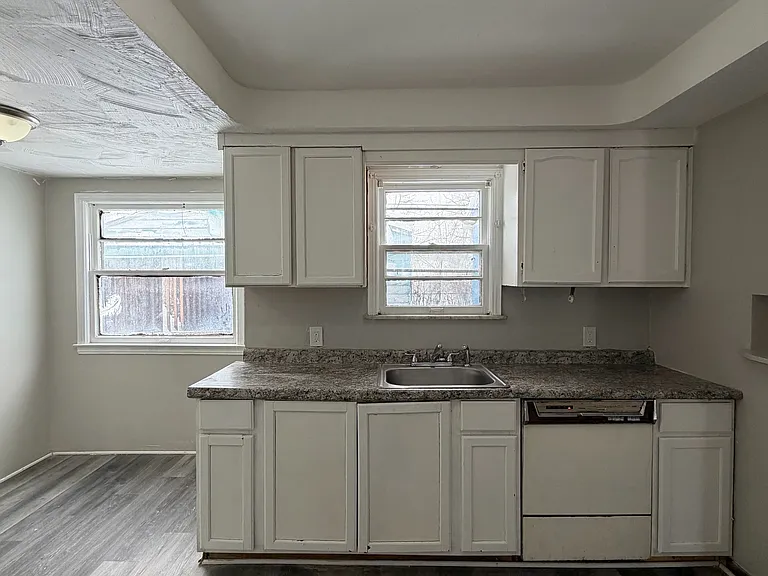 16109 Delrey Ave — Photo 11