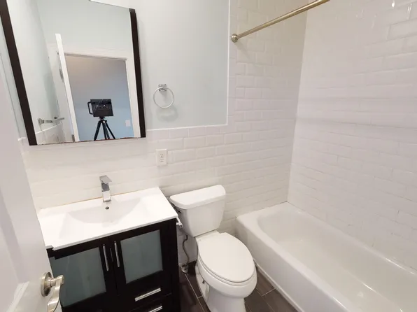 255 Griffith Street image 10 of 21