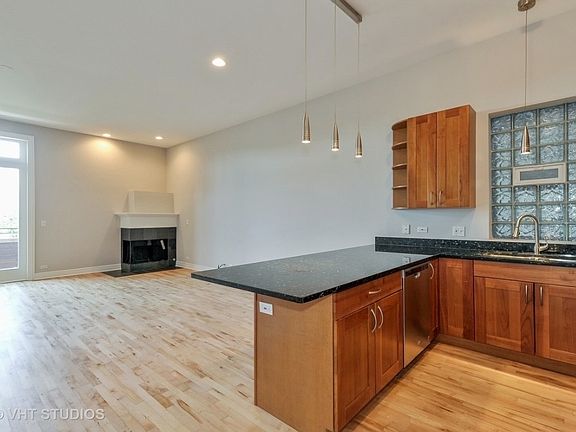 4th image of 2540 W Chicago Ave #4