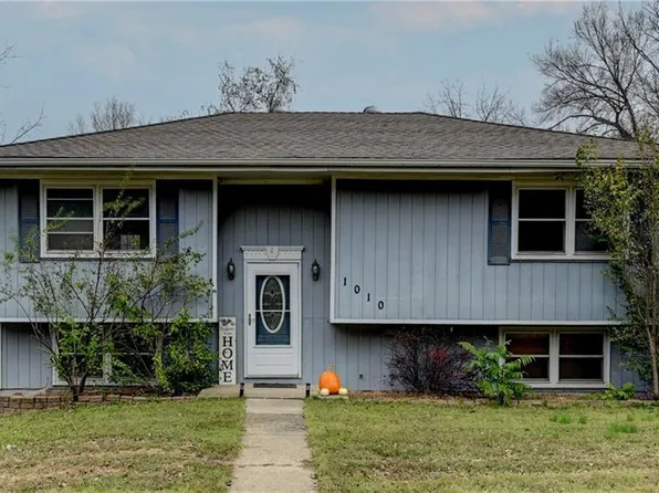 1010 Cherokee St, Leavenworth, KS 66048