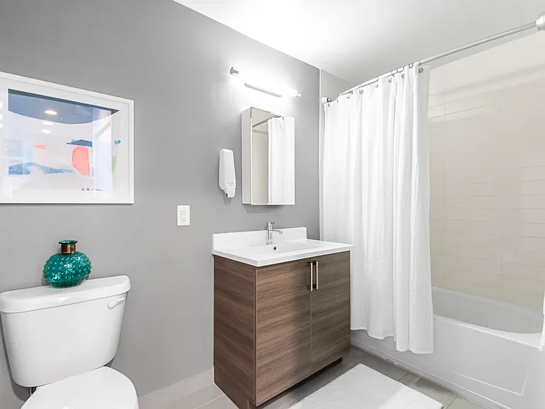 2032 1/2 Hudson St #527 — Photo 21