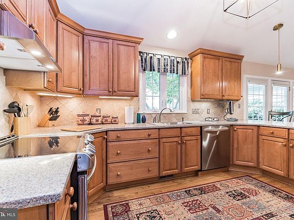 4th image of 8206 Rainbowview Pl