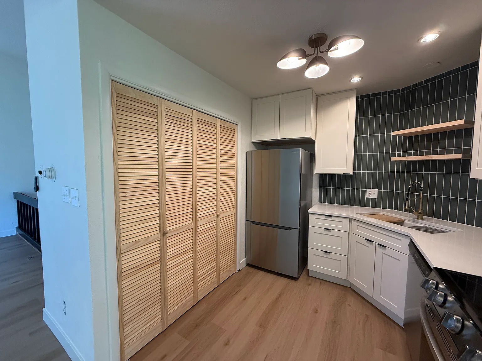 3 bed, 1284 sqft, $2,400 — Photo 2