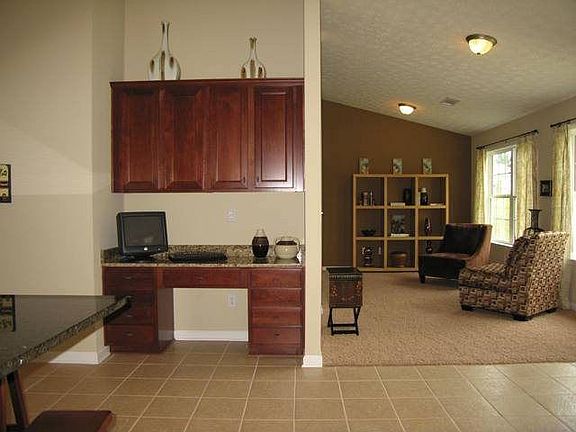 4th image of 23 Oakwood Dr