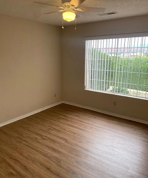 660 E Vermillion Ave — Photo 22