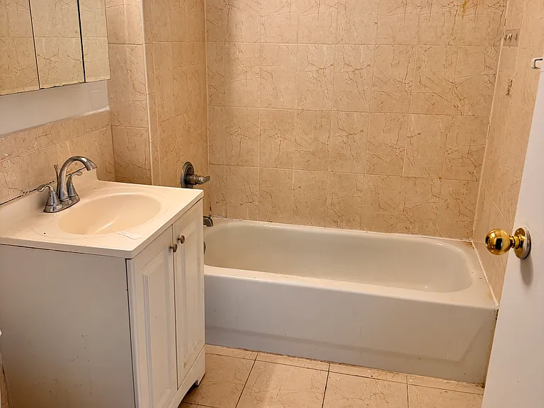 13702 Northern Blvd #J6 — Photo 4