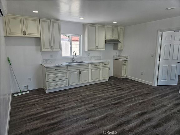 5th image of 1307 S Woods Ave #A