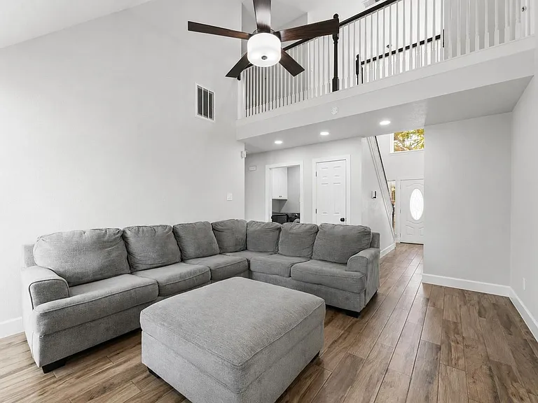 5234 Findlay Dr — Photo 3
