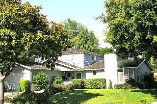 Beautiful home w/great curb appeal