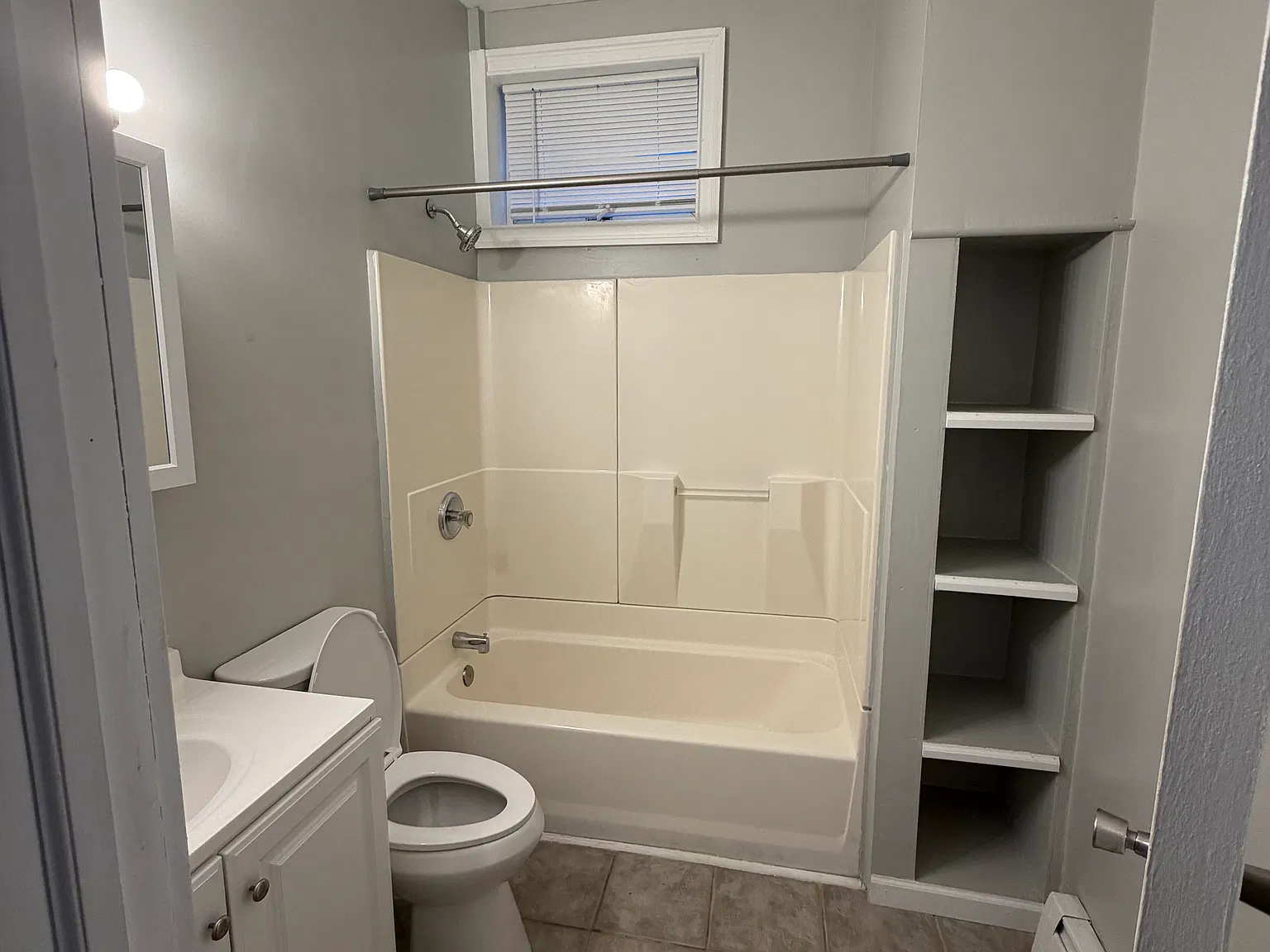 3 bed, 1.5 bath, 3265 sqft, $2,250 — Photo 2